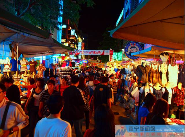 咖啡馆营业时间_北湖公园咖啡馆电话_咖啡小镇地址