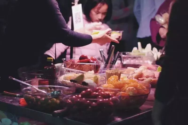 深圳狗狗咖啡馆_狗狗咖啡馆能挣钱不_深圳哪里有小狗咖啡馆