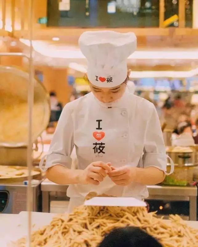 深圳哪里有小狗咖啡馆_深圳狗狗咖啡馆_狗狗咖啡馆能挣钱不